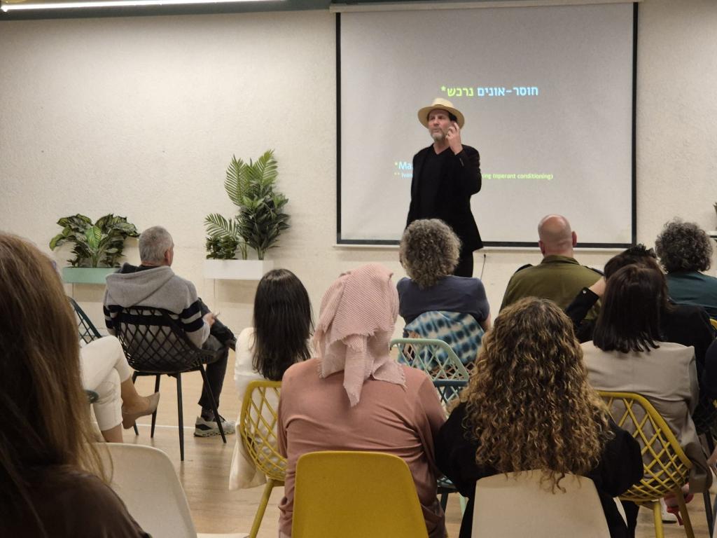 ד"ר תומר בקלש בהרצאתו עבור בוגרי ובוגרות התוכנית לניהול ויישוב סכסוכים ומשא ומתן