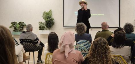 ד"ר תומר בקלש בהרצאתו עבור בוגרי ובוגרות התוכנית לניהול ויישוב סכסוכים ומשא ומתן